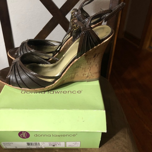 Donna Lawrence Brown wedge - Picture 2 of 3